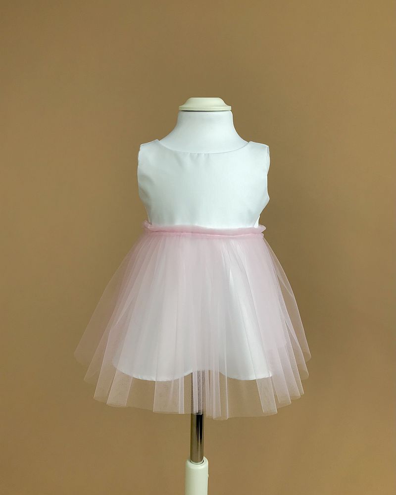 Biele bavlnené šaty s ružovou tylovou sukňou