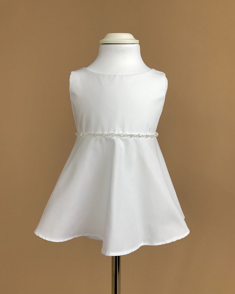 Biele bavlnené šaty s korálkovým opaskom