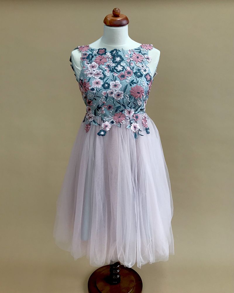 Dievčenské ružovo sivé šaty s kvetovanou krajkou